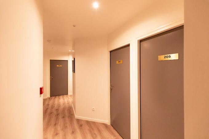 Le Theatre Hotel Suresnes Eksteriør billede